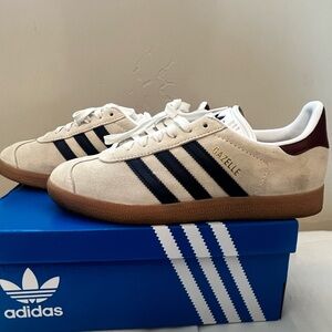 Men’s Size 6 grey /blue / maroon Gazelle